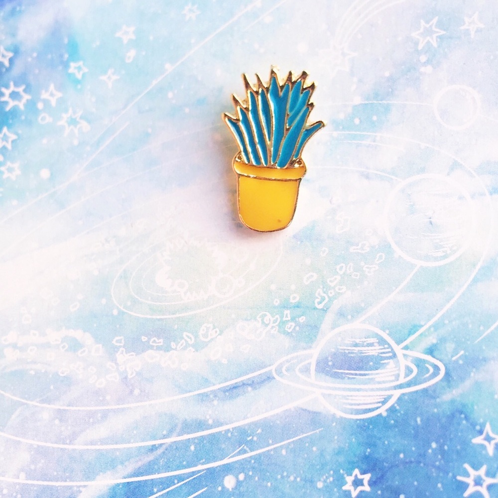 ✨ Tiny plant Pin ✨